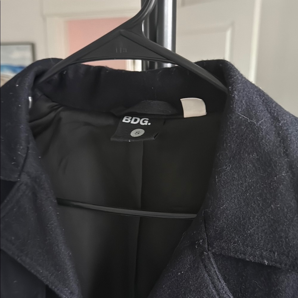 Chic Black Cropped Jacket - image 2